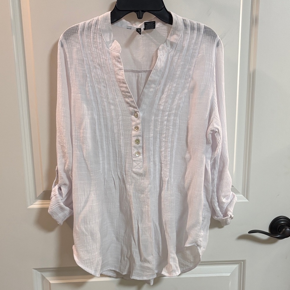 NEW DIRECTIONS Petite Women’s 3/4 Roll Tab Sleeve Pintuck Front Top - White